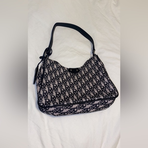 ‼️SOLD‼️Black and white shoulder bag - Picture 1 of 3